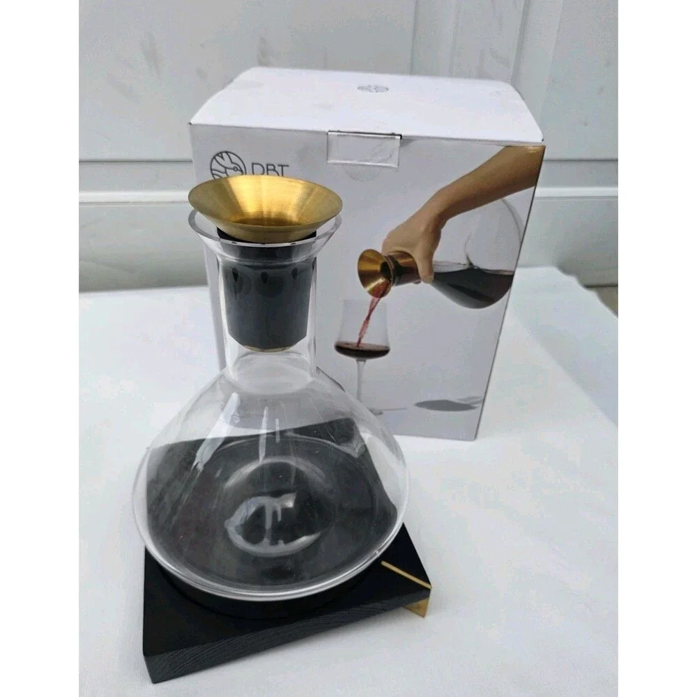Rabbit Premium Wine Decanter with Sediment Strainer and Integrated Aerator